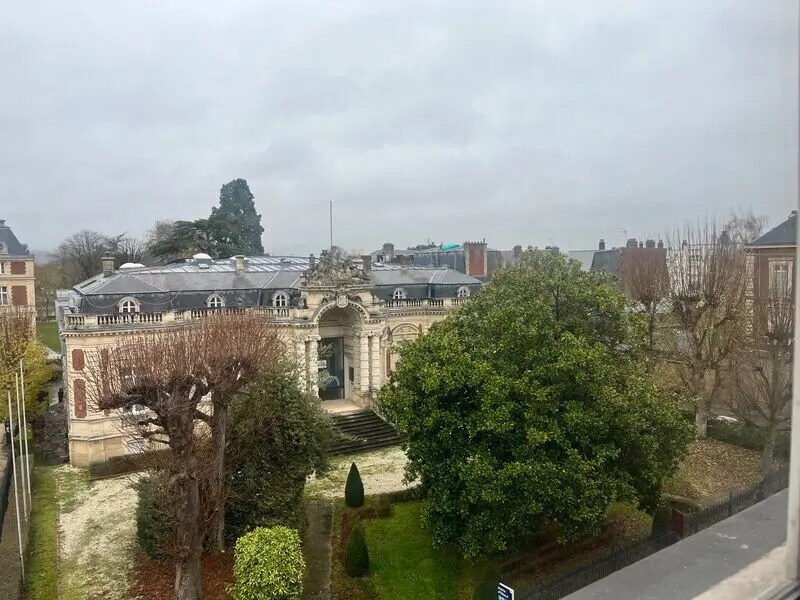 Bureau dans Elbeuf à louer Photo de l’immeuble– Image 1 sur 4