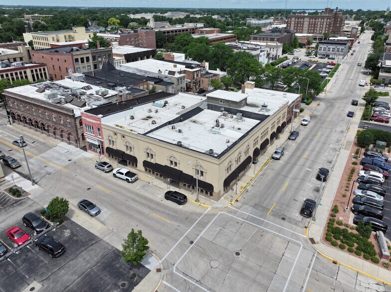 15-19 E 1st St, Fond Du Lac, WI à louer - Photo de l’immeuble – Image 2 sur 8