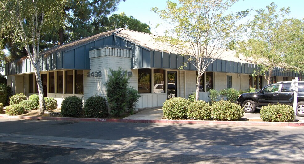 2499 W Shaw Ave, Fresno, CA à louer - Photo de l’immeuble – Image 2 sur 2