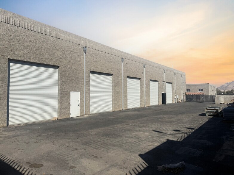 2039 Pabco Rd, Henderson, NV à louer - Photo de l’immeuble – Image 2 sur 4