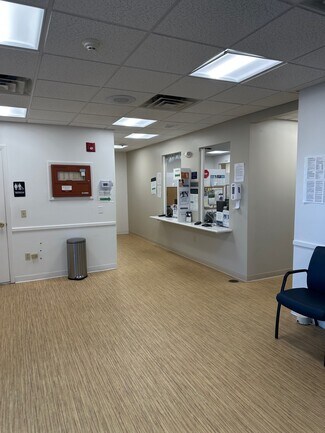 Plus de détails pour 639 Metacom Ave, Warren, RI - Bureau à vendre