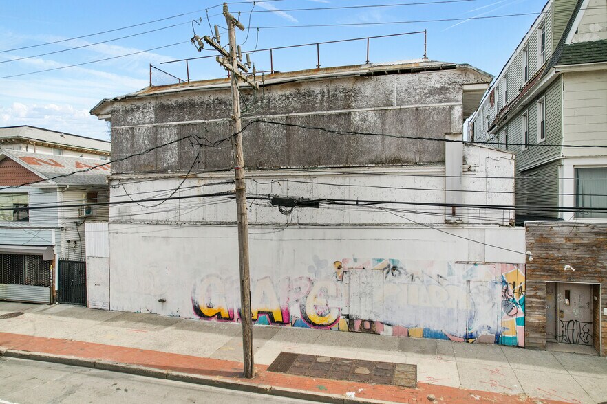 166 Beach 116th, Rockaway Park, NY à vendre - Photo de l’immeuble – Image 2 sur 10