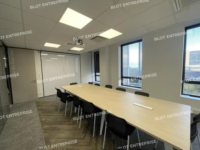 Bureau dans Saint-Jacques-de-la-Lande à vendre - Photo intérieure – Image 3 sur 13