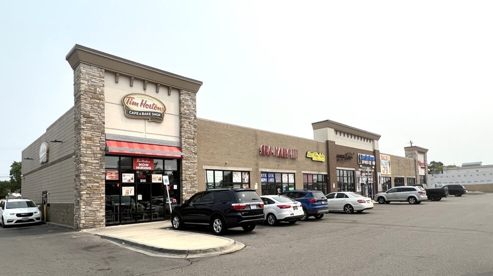 8 Mile Rd, Hazel Park, MI à louer - Photo de l’immeuble – Image 1 sur 5