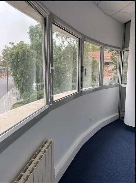 Bureau dans Saint-Ouen-Sur-Seine à louer - Photo de l’immeuble – Image 2 sur 11