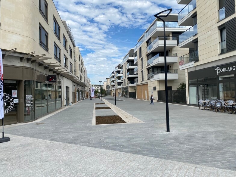 2 Cours Pierre-Antoine Cluzeau, Saint-Maur-des-Fossés à louer - Photo de l’immeuble – Image 2 sur 2