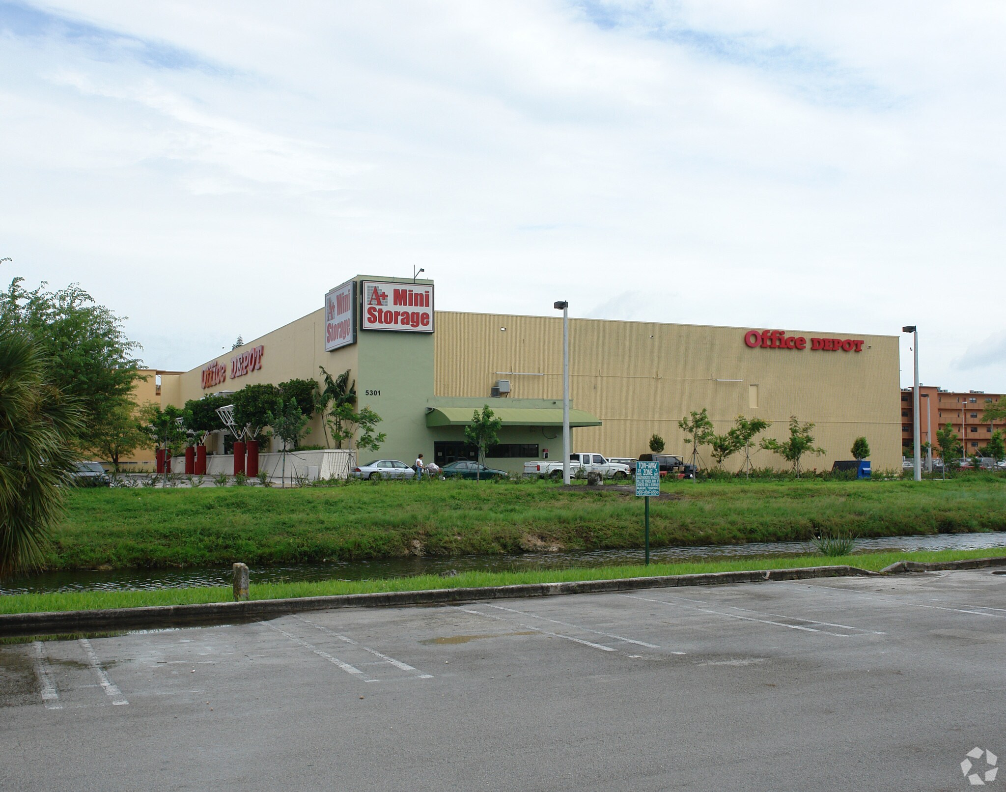 5301-5315 W 20th Ave, Hialeah, FL à louer Photo de l’immeuble– Image 1 sur 13