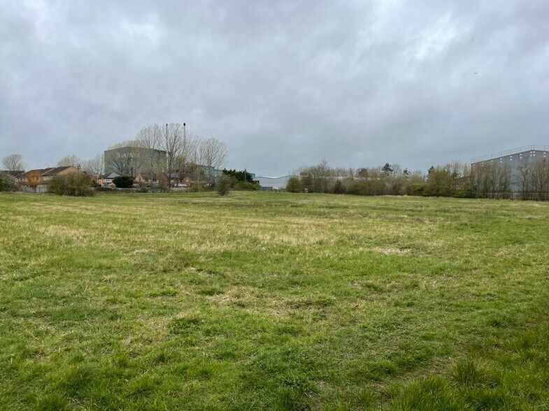 Brunel Rd, Corby à vendre - Photo de l’immeuble – Image 2 sur 5