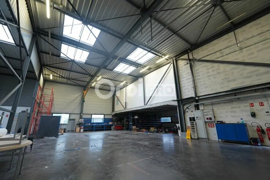 300 Impasse Des Quatre Mollards, Janneyrias à louer - Photo de l’immeuble – Image 3 sur 10
