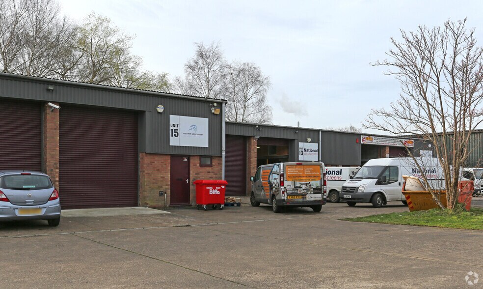 11-17 Wainer Clos, Lincoln à louer - Photo de l’immeuble – Image 3 sur 3