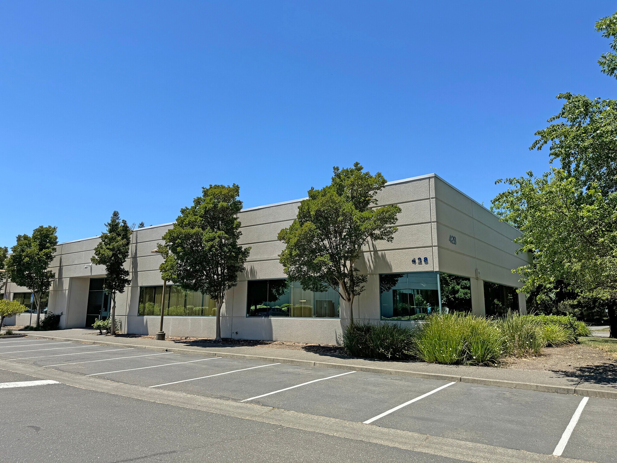428 Aviation Blvd, Santa Rosa, CA à louer Photo de l’immeuble– Image 1 sur 4
