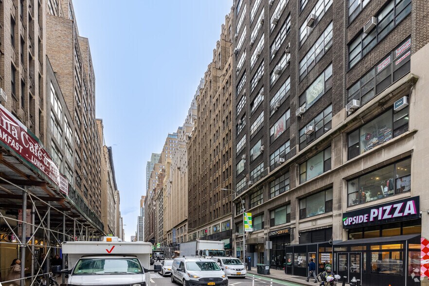 260 W 39th St, New York, NY à louer - Photo de l’immeuble – Image 1 sur 8