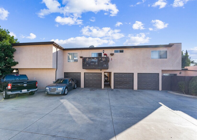 18652 Libra Cir, Huntington Beach, CA à vendre - Photo de l’immeuble – Image 3 sur 10