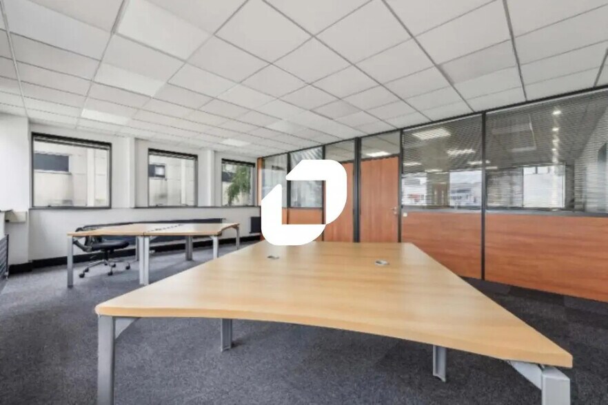Bureau dans Bry-sur-Marne à louer - Photo de l’immeuble – Image 2 sur 13