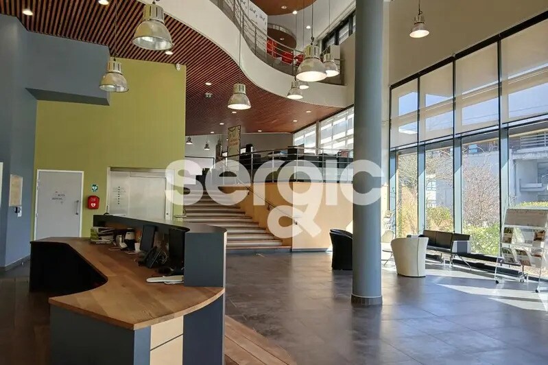 Bureau dans Champs-sur-Marne à louer - Hall d’entrée – Image 3 sur 13