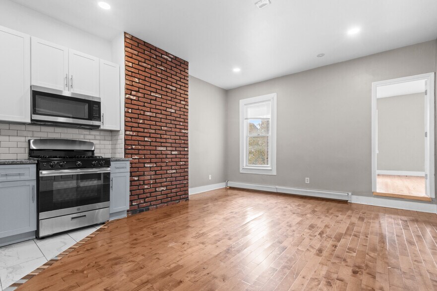 121 Lembeck Ave, Jersey City, NJ à vendre - Photo de l’immeuble – Image 2 sur 26