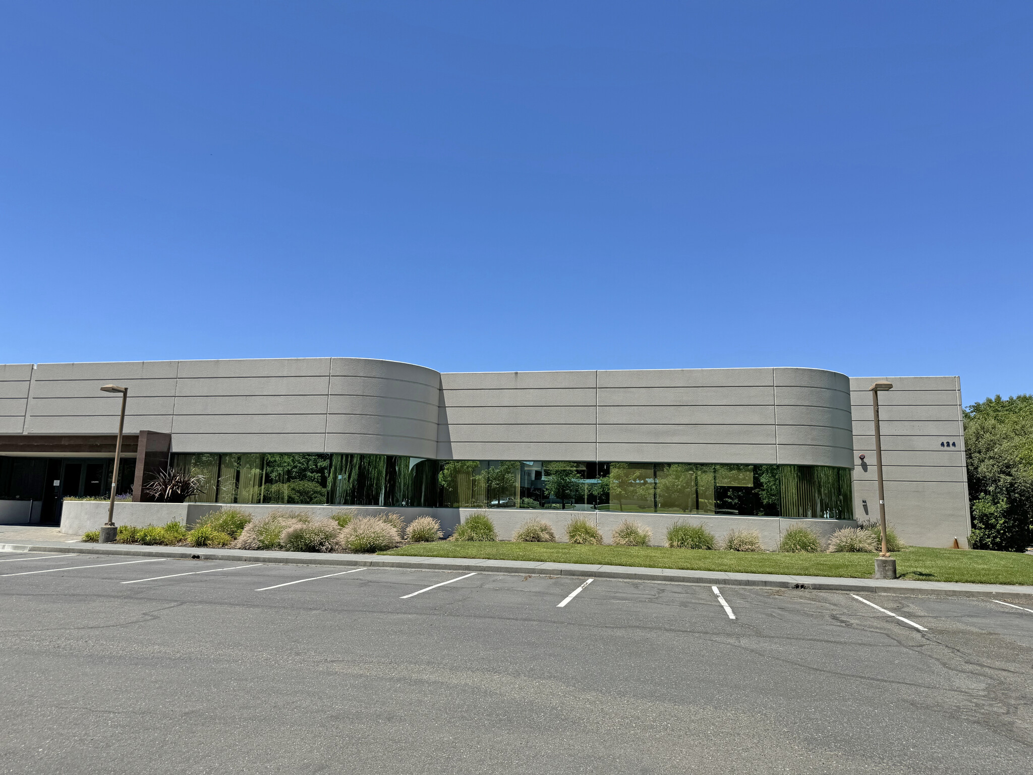 424 Aviation Blvd, Santa Rosa, CA à vendre Photo de l’immeuble– Image 1 sur 11