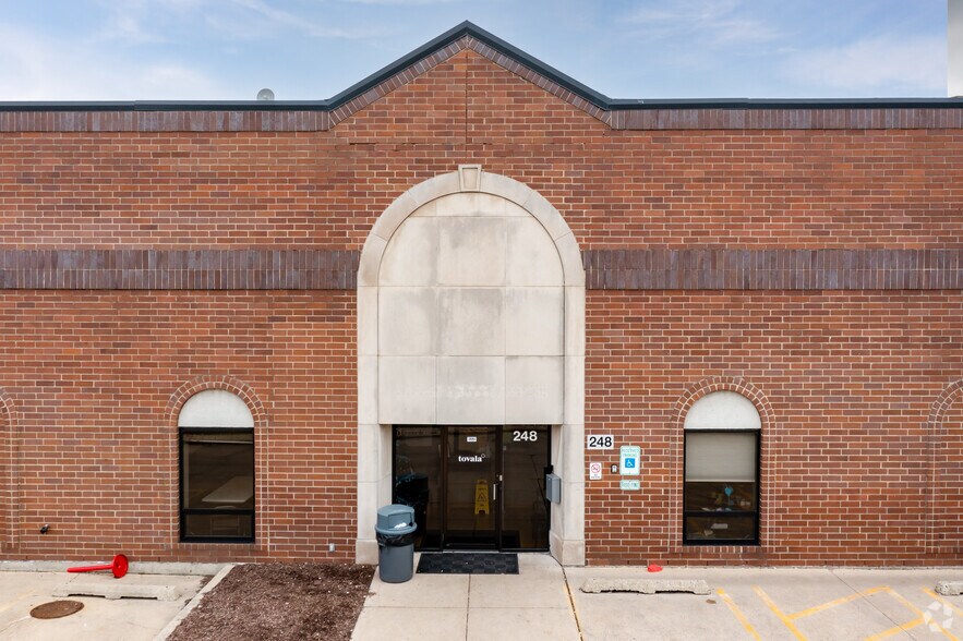 238-248 Tubeway Dr, Carol Stream, IL à louer - Photo de l’immeuble – Image 3 sur 5