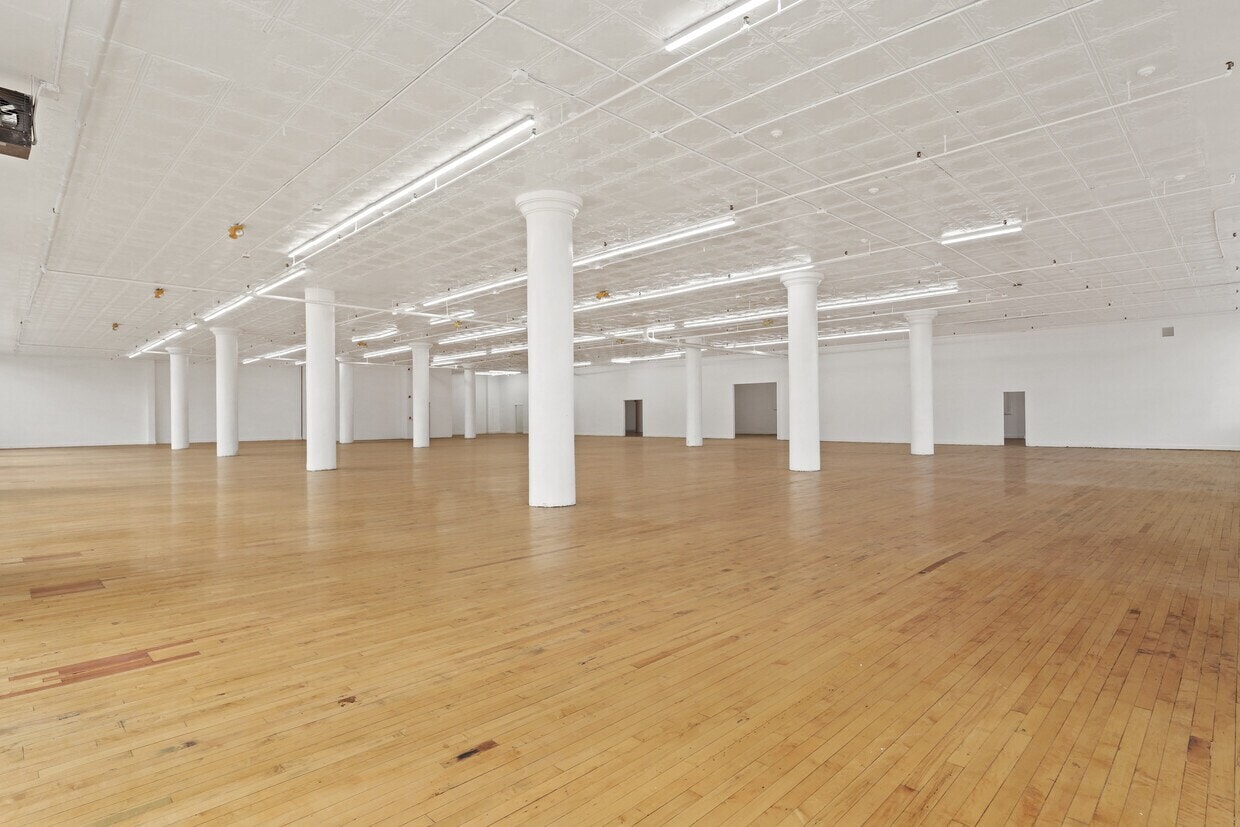 251-255 S Main St, Fall River, MA à louer Photo intérieure– Image 1 sur 21