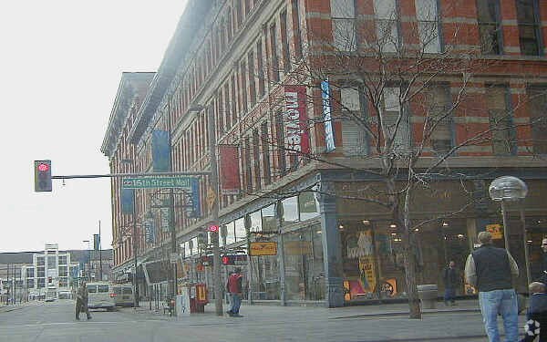 1555 California St, Denver, CO à louer - Photo de l’immeuble – Image 2 sur 4