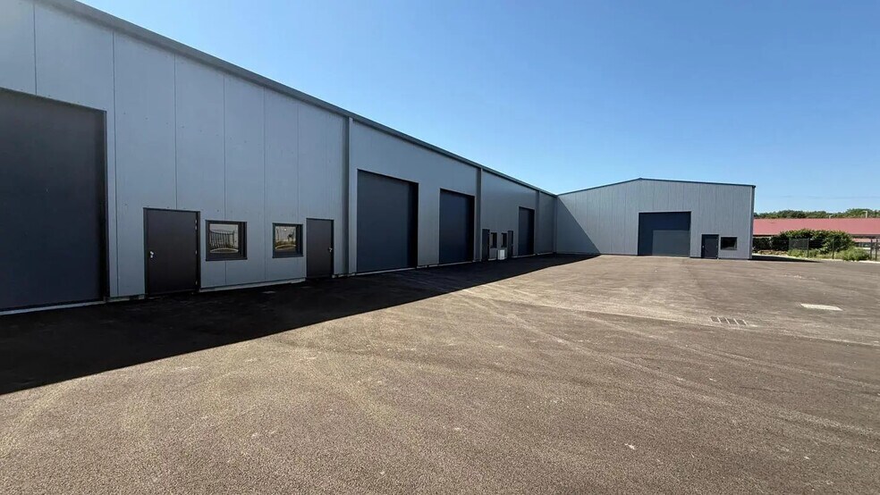 Industriel/Logistique dans Montagnat à vendre - Photo de l’immeuble – Image 1 sur 3