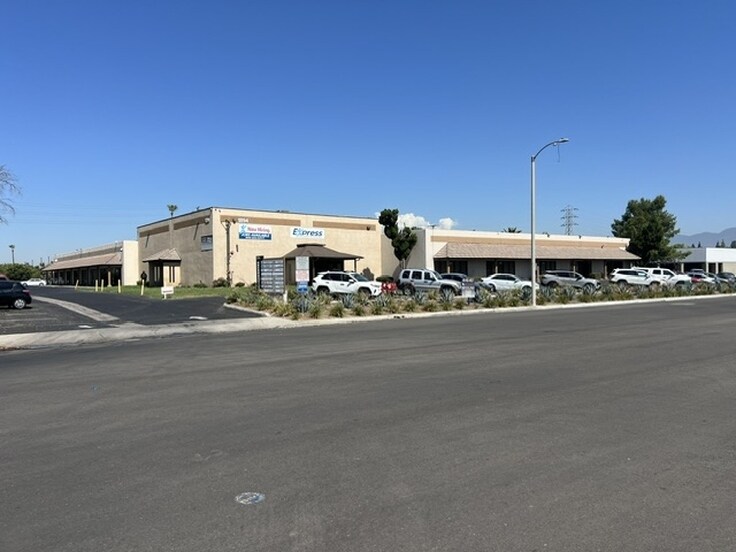 1894 Commercenter West Dr, San Bernardino, CA à louer - Photo de l’immeuble – Image 2 sur 6
