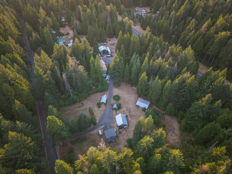 55533 McKenzie River Dr, Mckenzie Bridge, OR à vendre - Photo principale – Image 1 sur 26