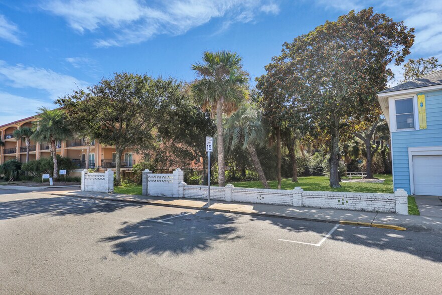 15 15th St, Tybee Island, GA à louer - Photo de l’immeuble – Image 2 sur 23