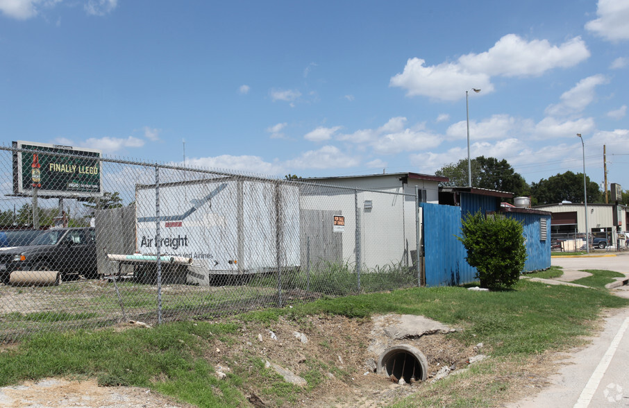 5527 Gessner Rd, Houston, TX à louer - Photo de l’immeuble – Image 2 sur 2