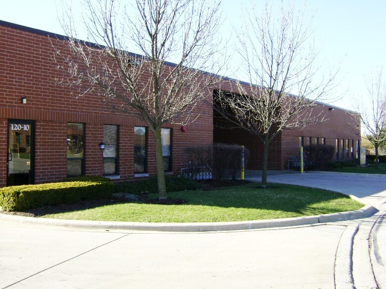 120 Easy St, Carol Stream, IL à louer - Photo de l’immeuble – Image 1 sur 4