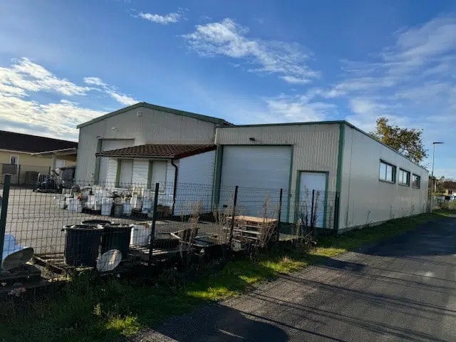 Local d'activités dans Corcelles-en-Beaujolais à vendre Photo de l’immeuble– Image 1 sur 5