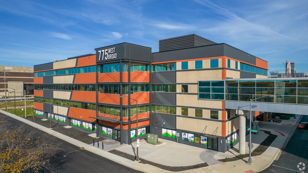 775 W Broad St, Columbus, OH à louer - Photo principale – Image 1 sur 20