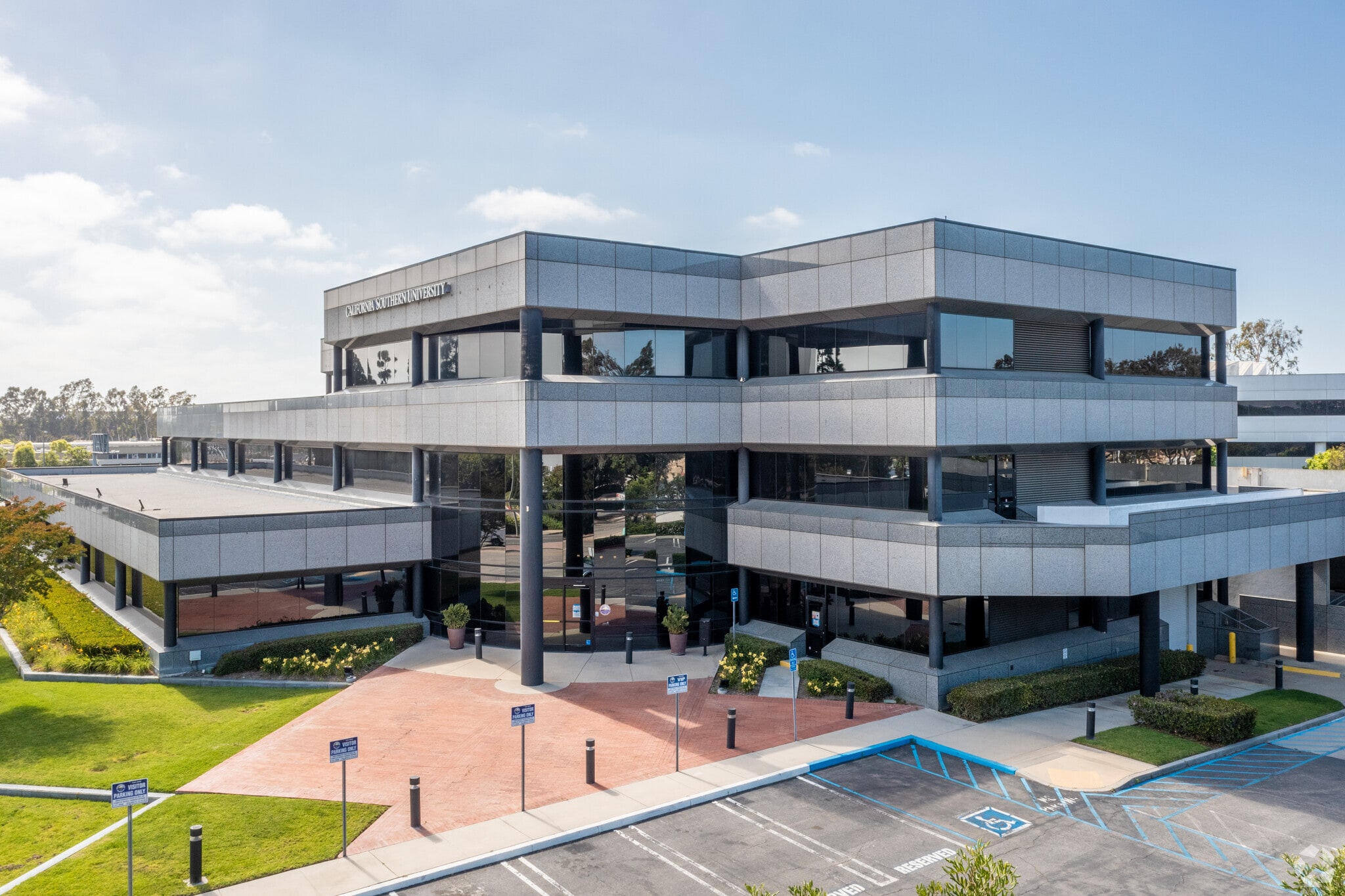 3330 Harbor Blvd, Costa Mesa, CA à louer Photo de l’immeuble– Image 1 sur 16