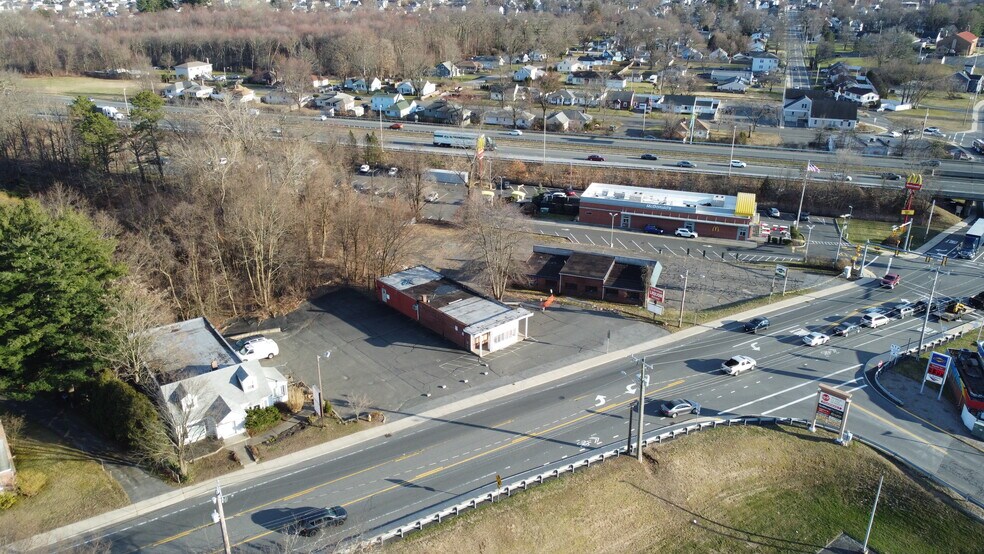 430 Center St, Ludlow, MA à vendre - Photo de l’immeuble – Image 3 sur 14