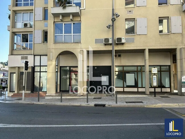 Plus de détails pour Local commercial à louer