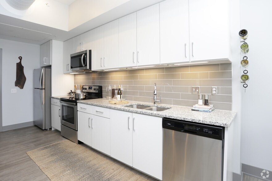285 Western Ave, Muskegon, MI à louer - Photo intérieure – Image 3 sur 44