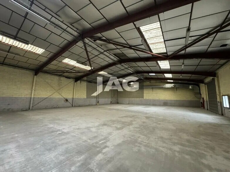 Local d'activités dans Pusignan à vendre - Photo intérieure – Image 2 sur 10