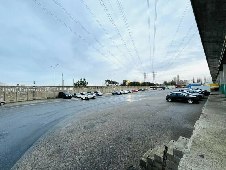 Industriel/Logistique dans Le Havre à louer - Photo de l’immeuble – Image 3 sur 4