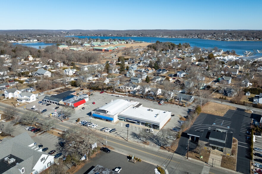 55-65 Pennsylvania Ave, Niantic, CT à louer - Aérien – Image 1 sur 1
