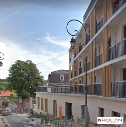 Bureau dans Issy-les-Moulineaux à louer - Photo de l’immeuble – Image 3 sur 4