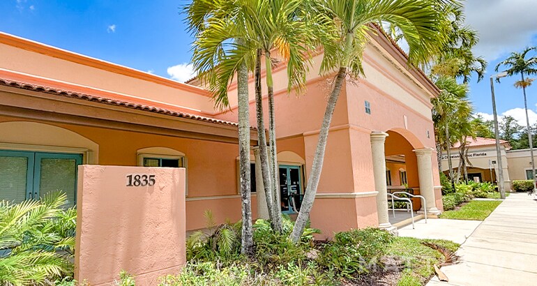 1835 N Corporate Lakes Blvd, Weston, FL à vendre - Photo de l’immeuble – Image 2 sur 3
