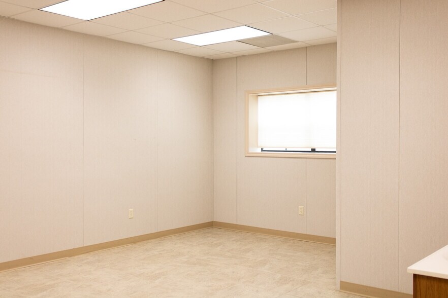 2131 W Briargate Dr, Bryan, TX à vendre - Photo de l’immeuble – Image 3 sur 21