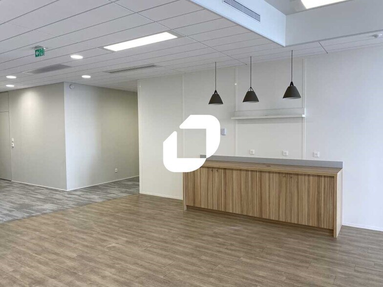 Bureau dans Vénissieux à vendre - Photo de l’immeuble – Image 3 sur 18