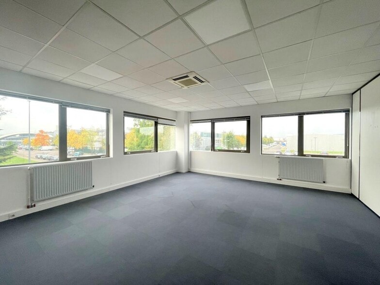 Bureau dans Poissy à louer - Photo intérieure – Image 2 sur 9