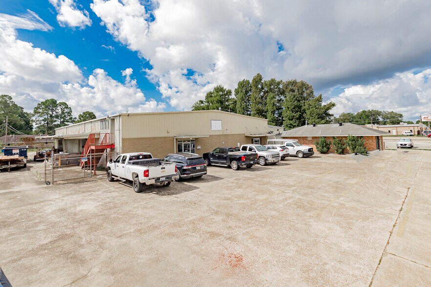 9170 S Choctaw Dr, Baton Rouge, LA à louer - Photo de l’immeuble – Image 1 sur 38