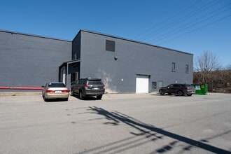 150 Rue de Port-Royal O, Montréal, QC à louer Photo de l’immeuble– Image 2 sur 9