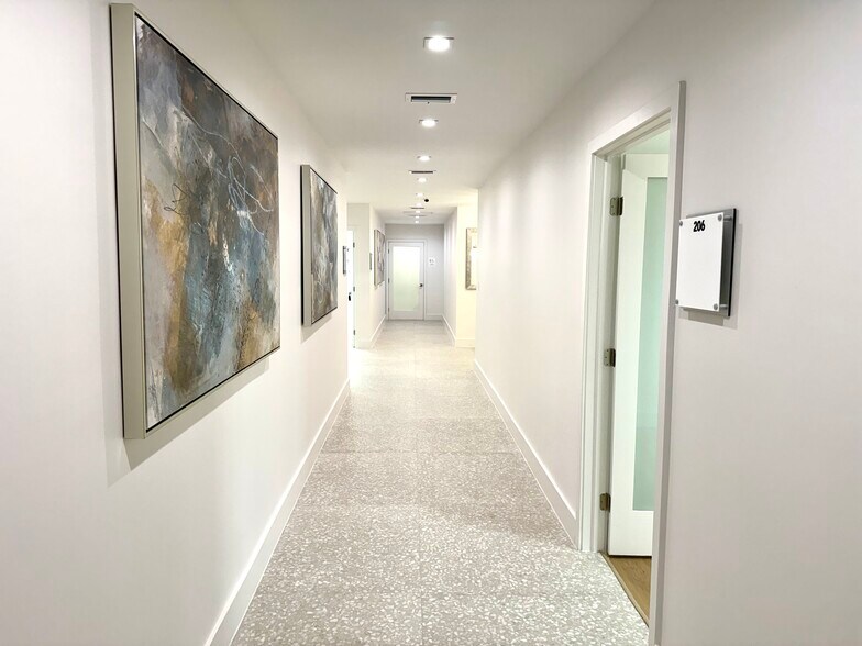 2300 N Dixie Hwy, Boca Raton, FL à louer - Photo de l’immeuble – Image 2 sur 25