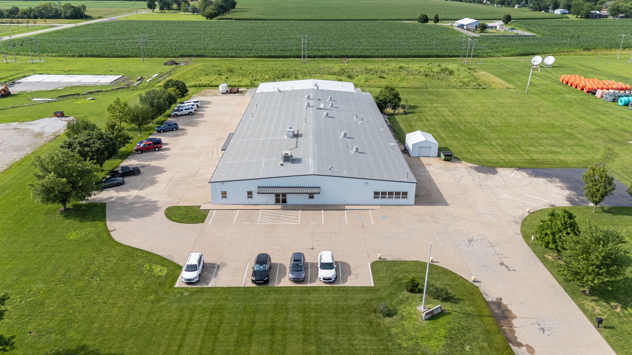 900 W Miller Rd, Iola, KS à vendre Photo de l’immeuble– Image 1 sur 60