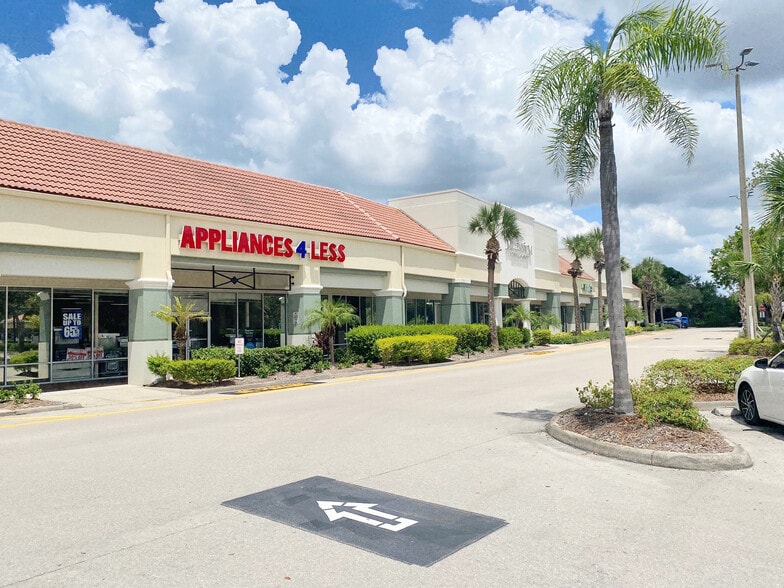 24600 S Tamiami Trl, Bonita Springs, FL à louer - Photo de l’immeuble – Image 2 sur 4
