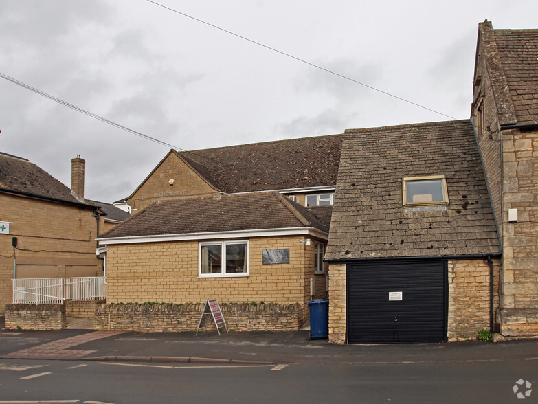 25 Church Rd, Bishops Cleeve à louer - Photo de l’immeuble – Image 2 sur 2